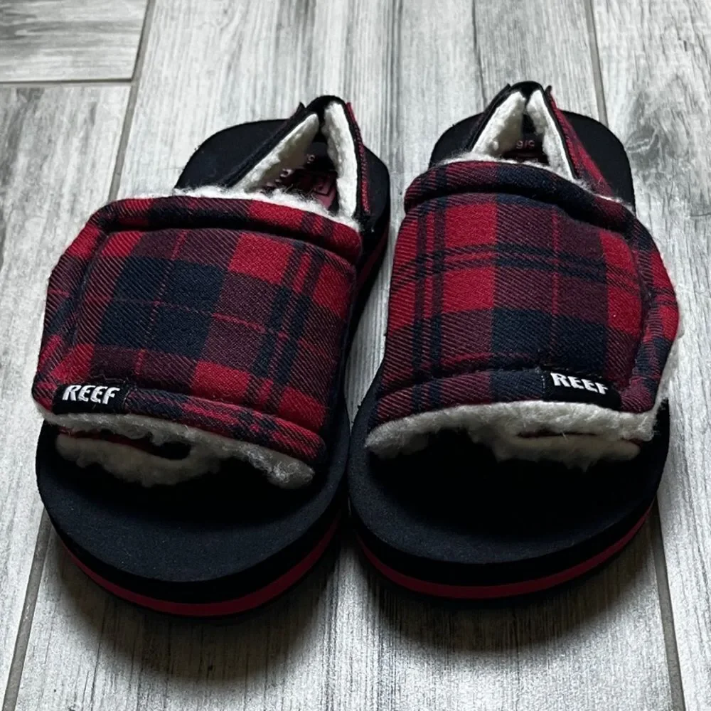 Reef Black and Red Plaid Slippers| size: 5/6